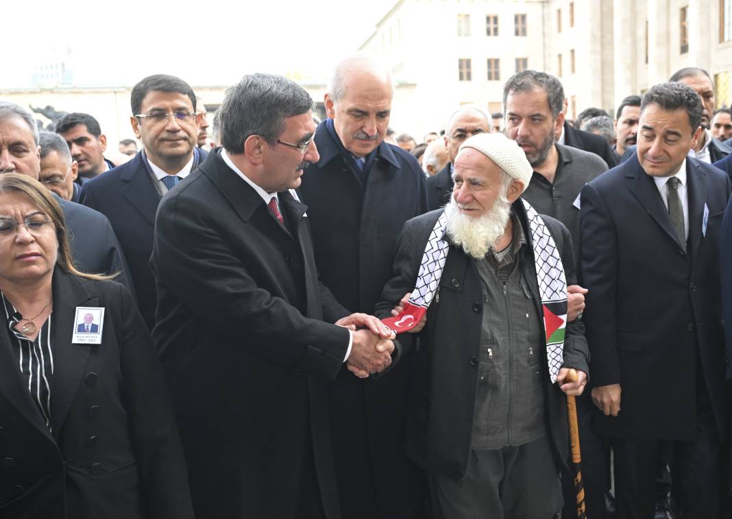 Hasan Bitmez için Meclis'te cenaze töreni. Babası Filistin atkısıyla uğurladı 28